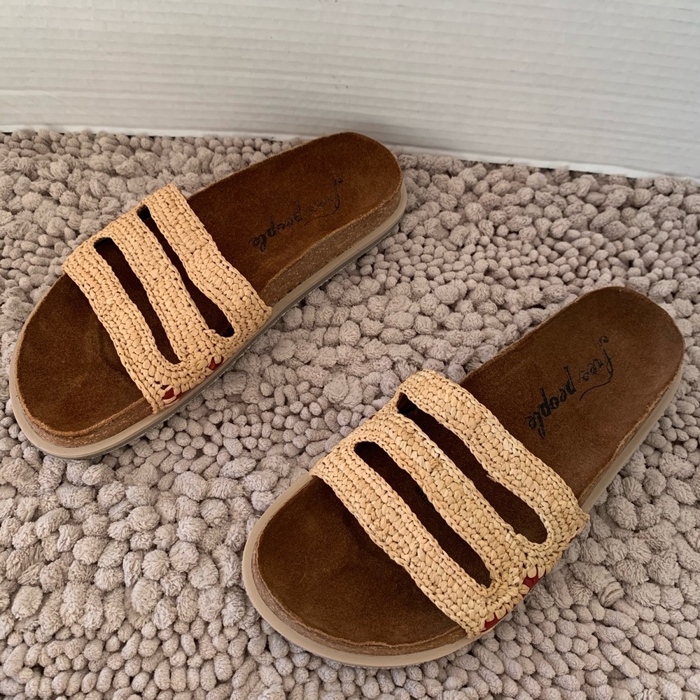Free People Crete footbed tan sandal.     New - Picture 3 of 5